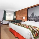 Super 8 By Wyndham Sudbury On