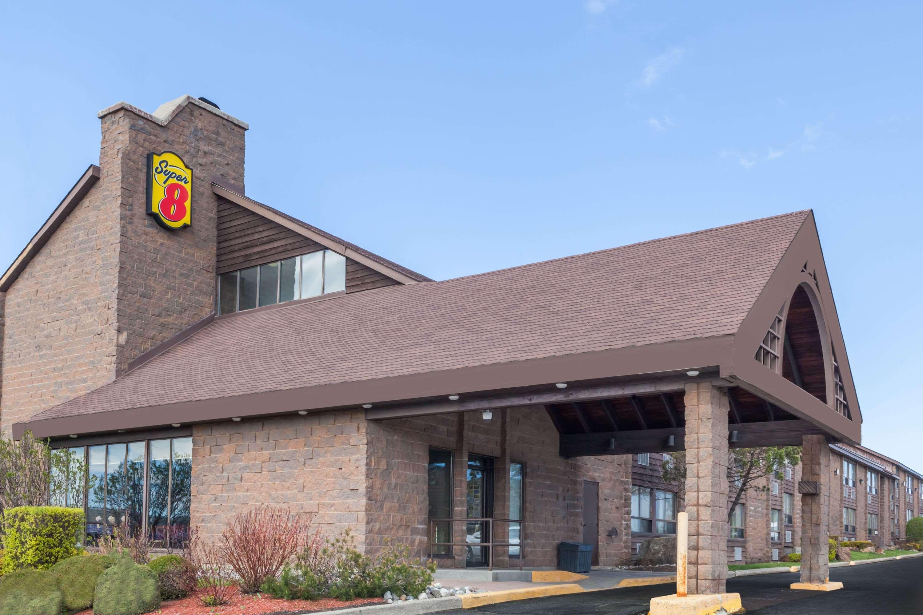 Super 8 By Wyndham On