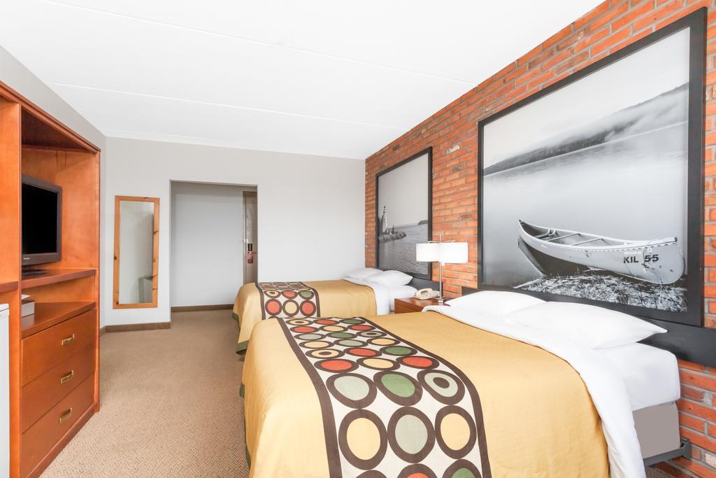 Super 8 By Wyndham On Hotel
