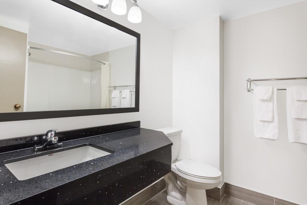 Hotel Super 8 By Wyndham On Sudbury